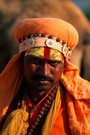 Oeuvre sadhu ocre, pushkar, inde. de mard bonnard